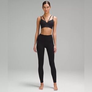 #196 LULULEMON LEGGING SZ 4 W 10.5”. L 33.7”